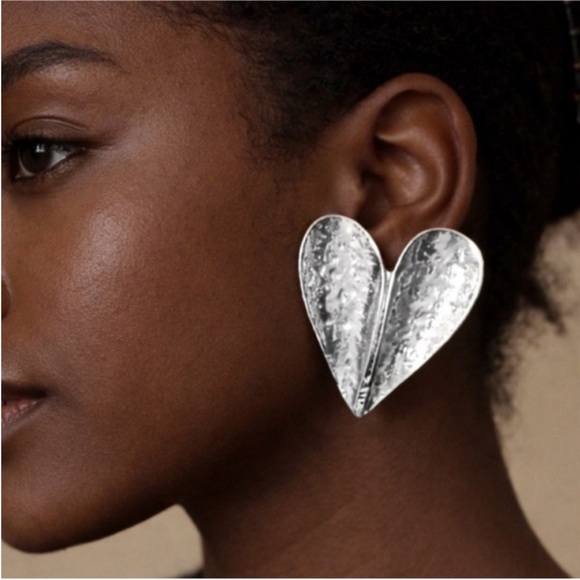 New! Silver Hammered Heart Earrings (3004) NWOT - Picture 2 of 3